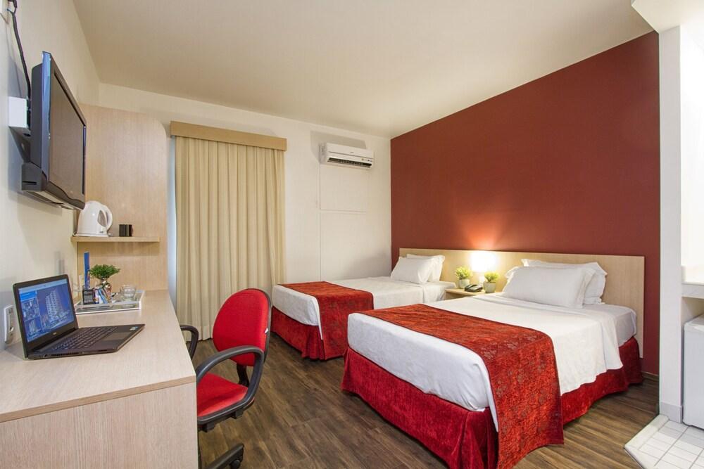 Comfort Hotel Жоинвили Экстерьер фото