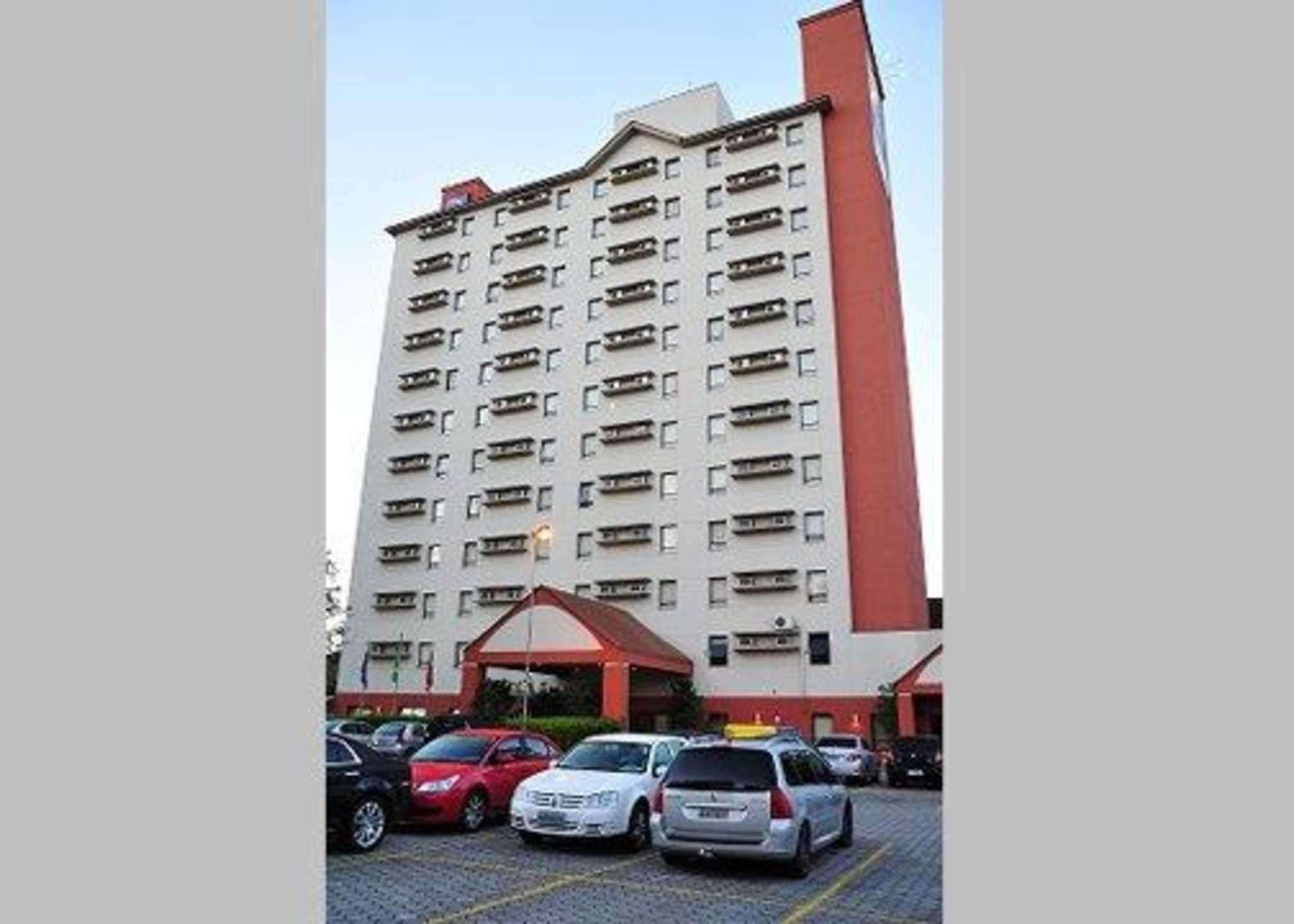 Comfort Hotel Жоинвили Экстерьер фото