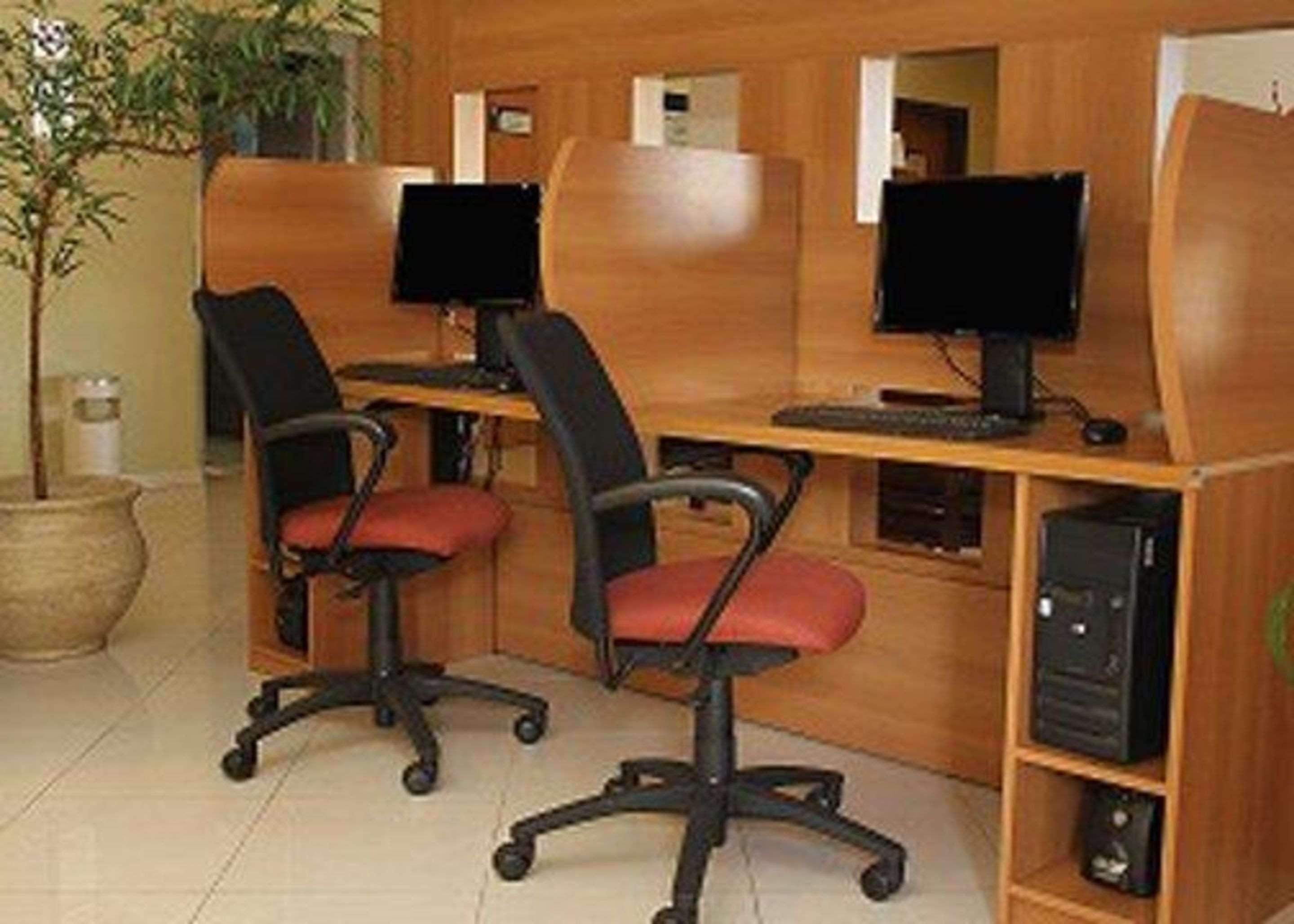 Comfort Hotel Жоинвили Экстерьер фото