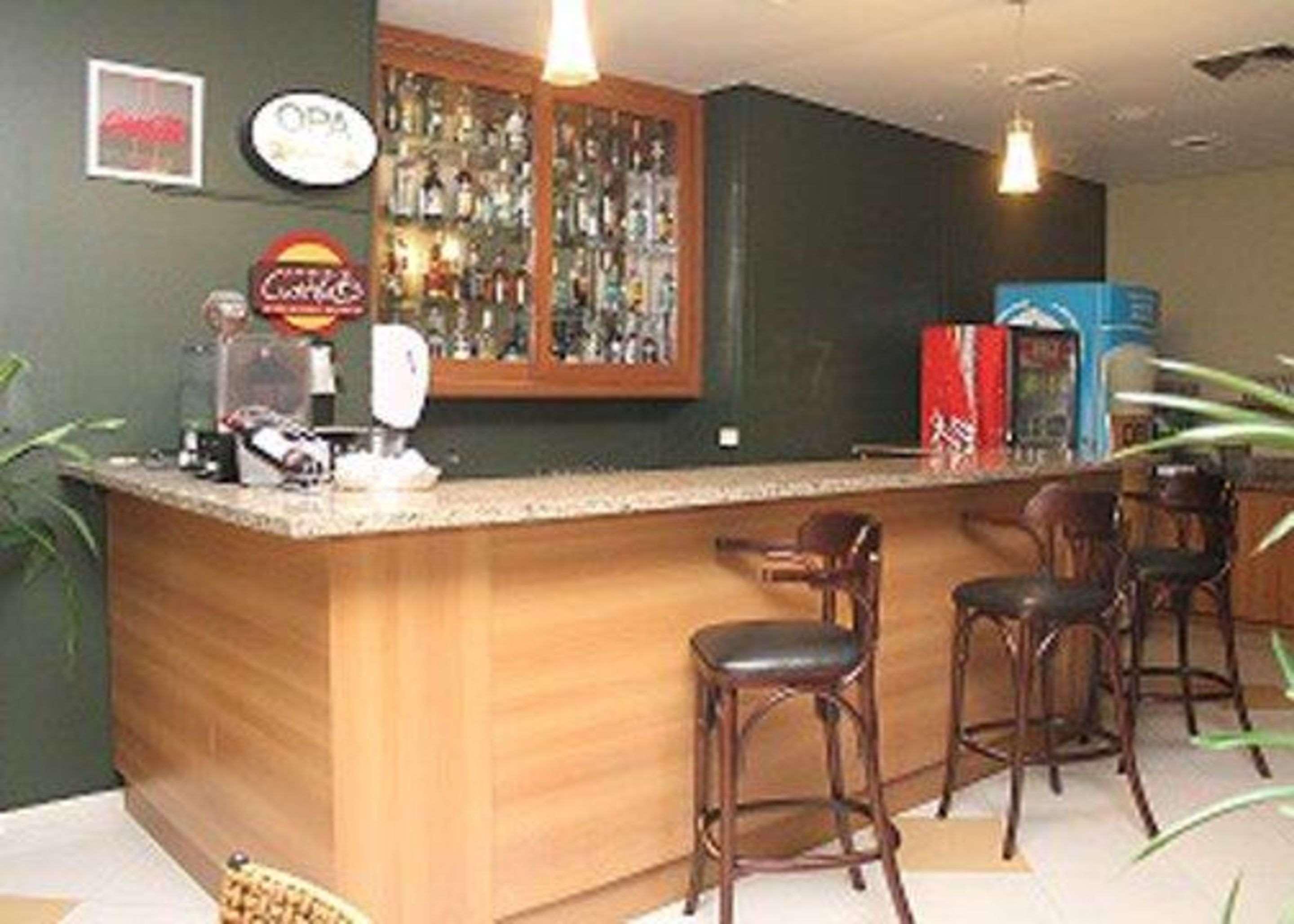 Comfort Hotel Жоинвили Экстерьер фото