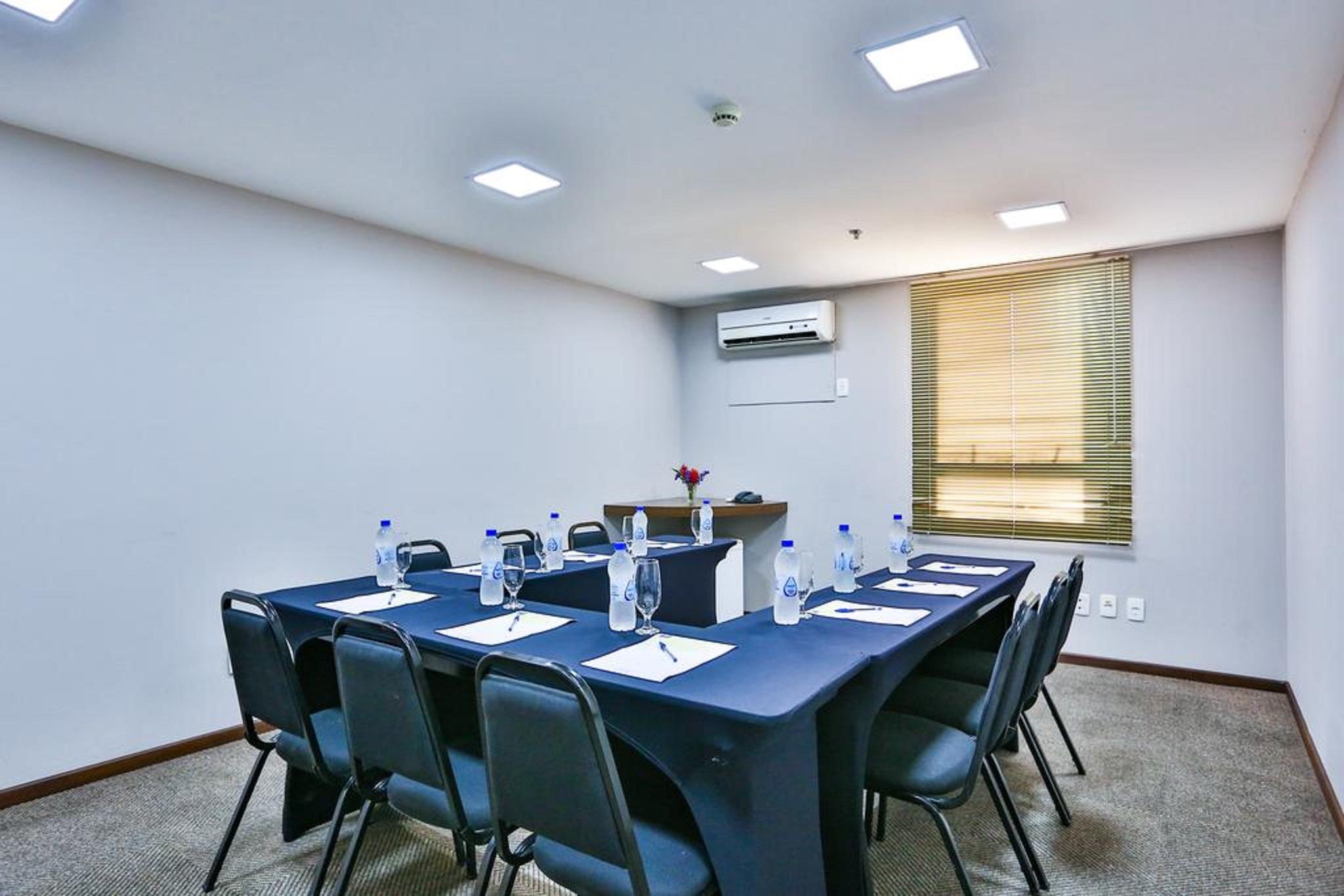 Comfort Hotel Жоинвили Экстерьер фото