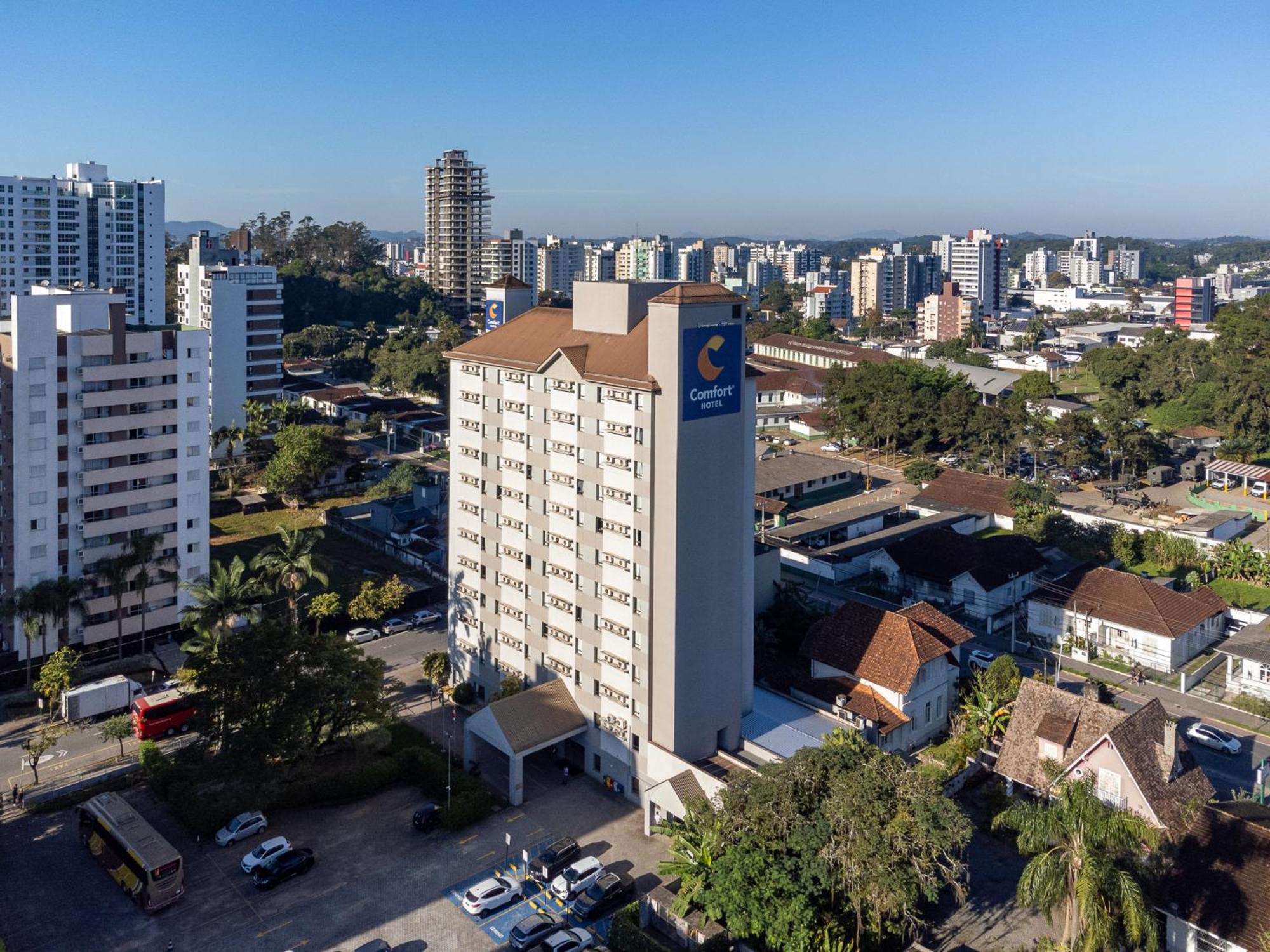 Comfort Hotel Жоинвили Экстерьер фото