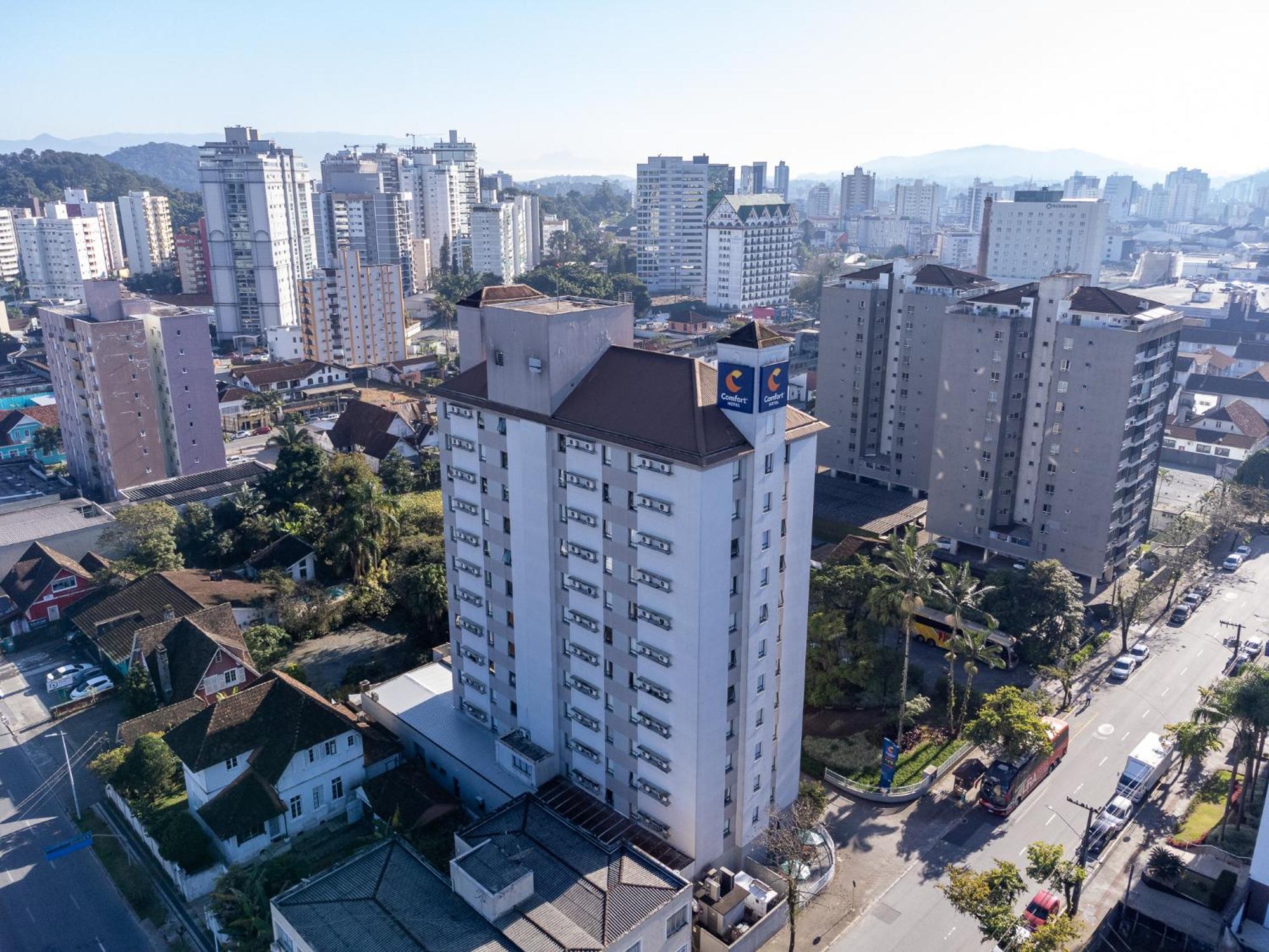Comfort Hotel Жоинвили Экстерьер фото