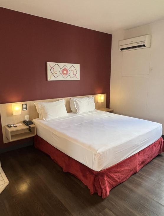 Comfort Hotel Жоинвили Экстерьер фото
