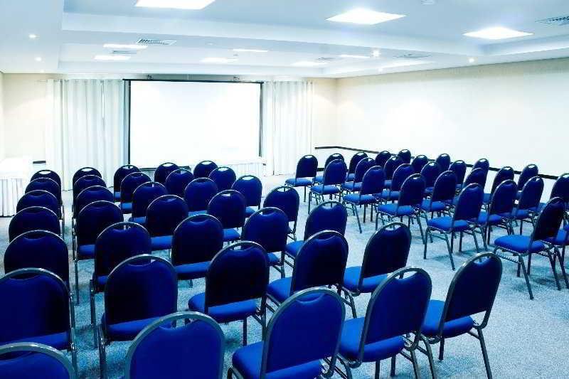 Comfort Hotel Жоинвили Экстерьер фото