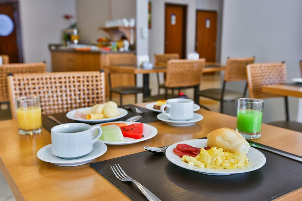 Comfort Hotel Жоинвили Экстерьер фото